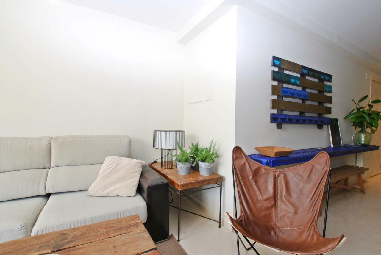 Blue Fridge Apartmen - Blue Fridge Apartmen - Ideal For Couples, Near Beach And Well Connected Apartment Vilassar De Mar Ngoại thất bức ảnh