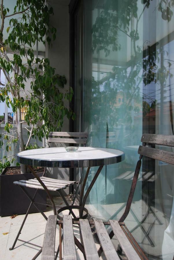 Blue Fridge Apartmen - Blue Fridge Apartmen - Ideal For Couples, Near Beach And Well Connected Apartment Vilassar De Mar Ngoại thất bức ảnh
